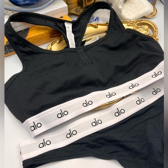 🆕 ALO YOGA 🧿 BNWOT Icon Ribbed Henley Sports Bra + Icon Thong Bundle - Size L - Picture 6 of 14